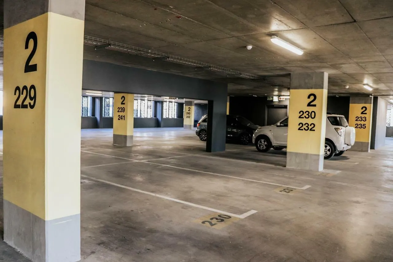 Wex1 - Modern,Wifi,Netflix,Gym,Pool, Secure Parking Apartment Cape Town