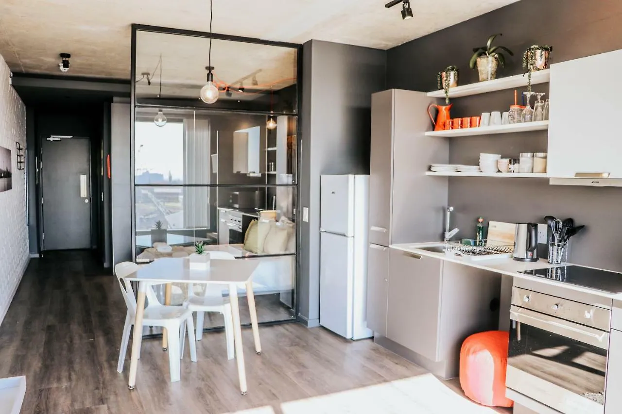 Wex1 - Modern,Wifi,Netflix,Gym,Pool, Secure Parking Apartment Cape Town