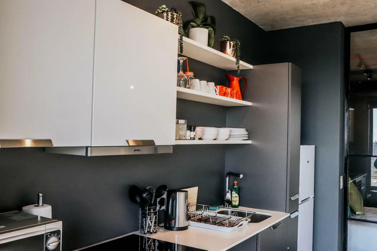 Wex1 - Modern,Wifi,Netflix,Gym,Pool, Secure Parking Apartment Cape Town