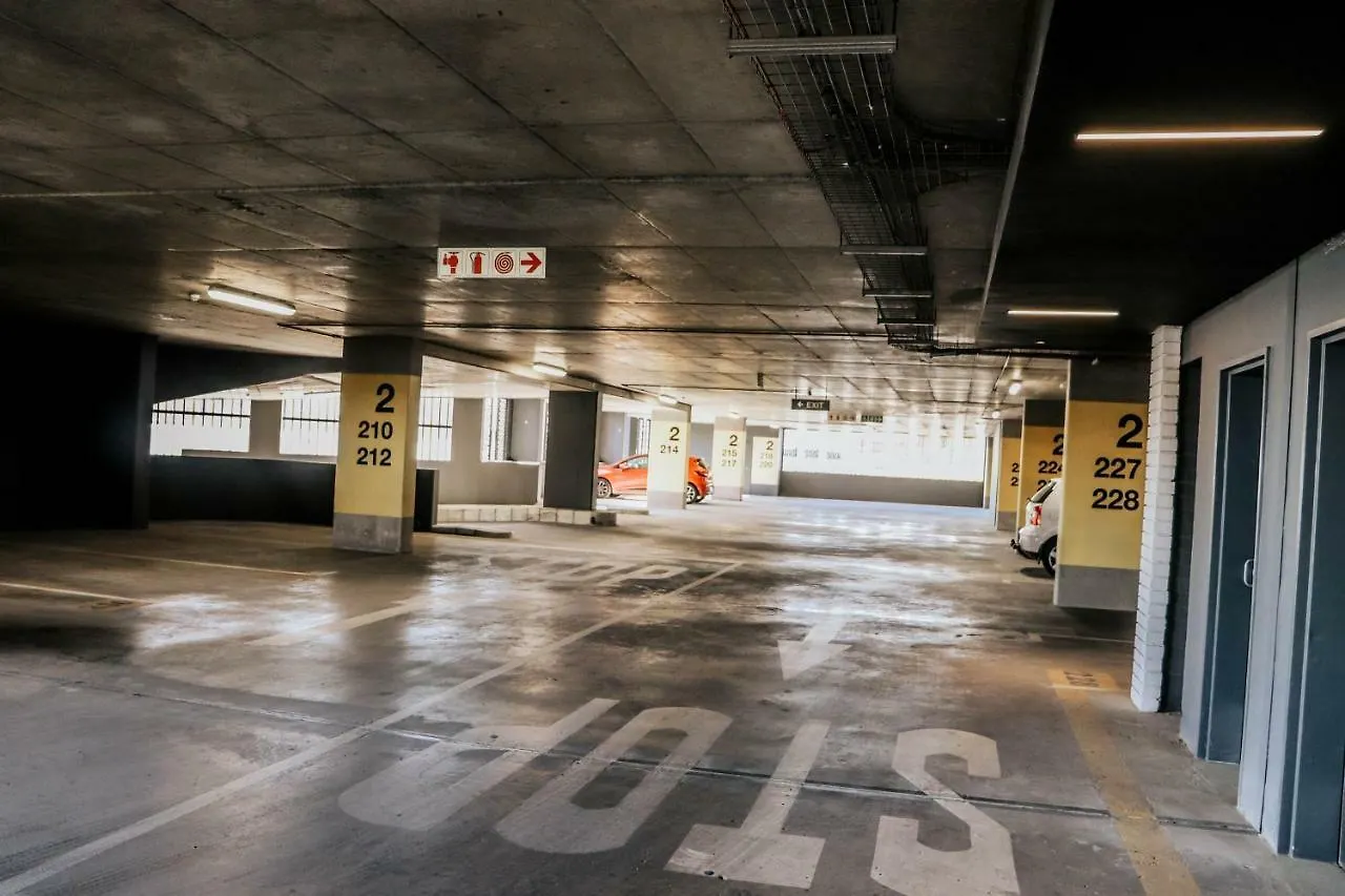 Wex1 - Modern,Wifi,Netflix,Gym,Pool, Secure Parking Apartment Cape Town